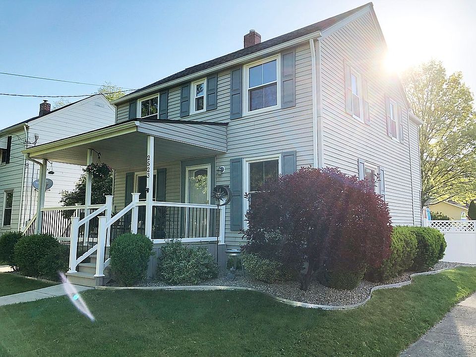 2nd image of 2523 8th St