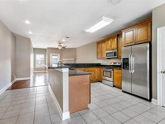 4th image of 135 Mirabeau Pl