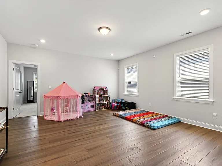 125 Fairport Ln — Photo 31