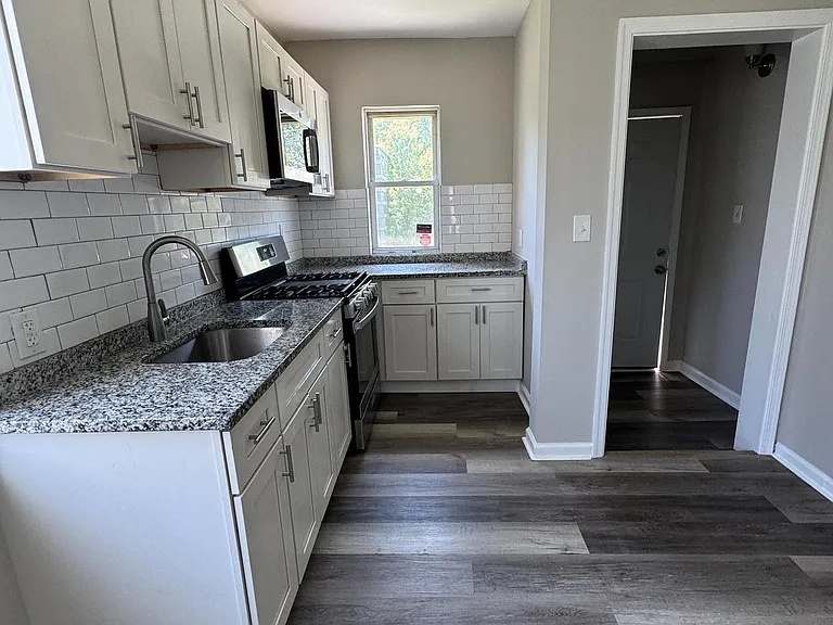 105 Williams Ave — Photo 8