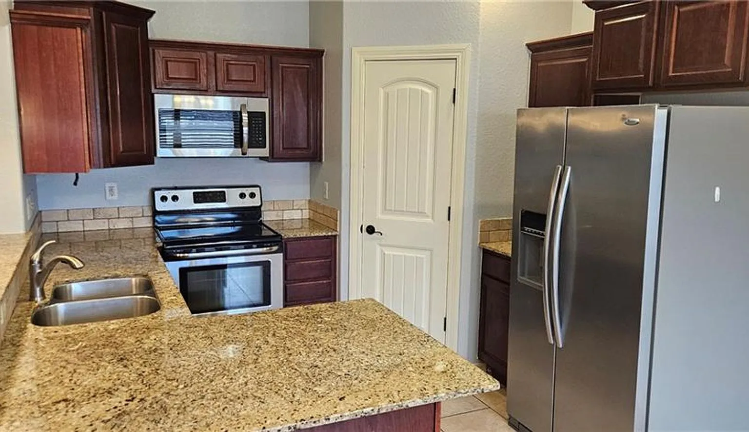 Nice Home Centrally Located in Fayetteville — Photo 4