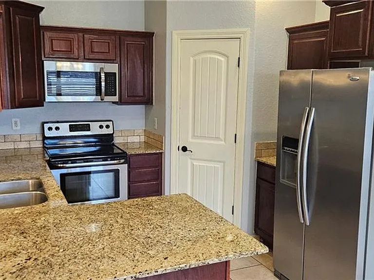 2641 N Villa Blvd — Photo 4