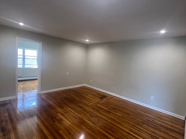 110 Lincoln Ave #22