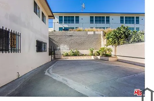 11421 S Normandie Ave #5 — Photo 4