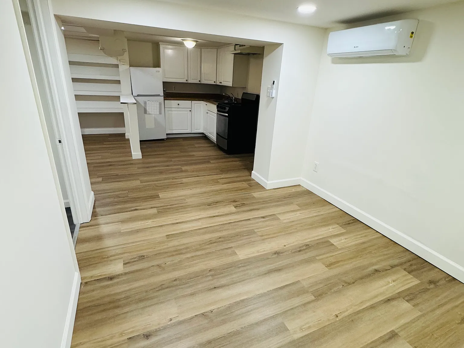 1 bed, 900 sqft, $1,999 — Photo 4