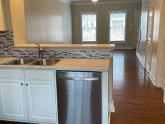 3rd image of 101 Wood Lake Dr Unit 402