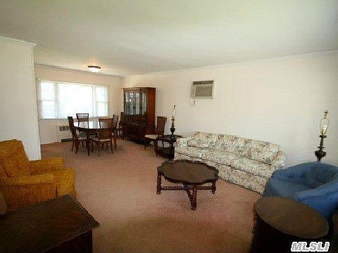 2nd image of 8 Sprucetree Ln