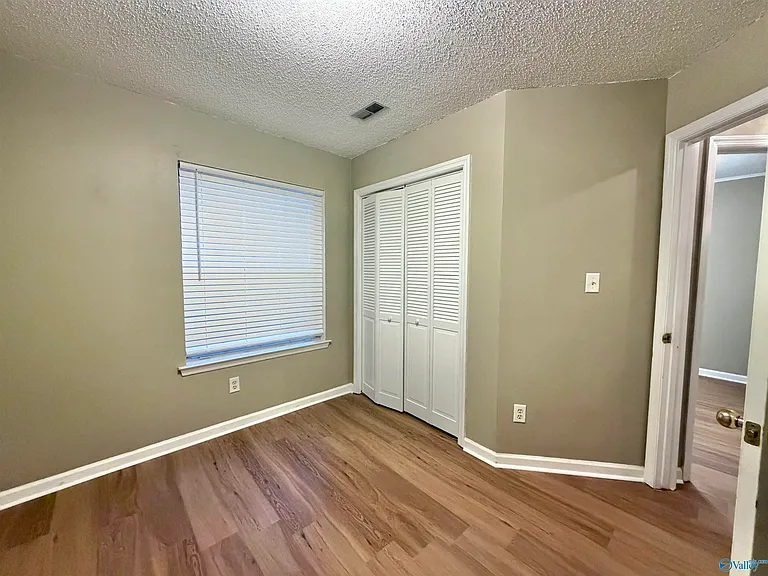 105 Sugarwood Ct — Photo 18