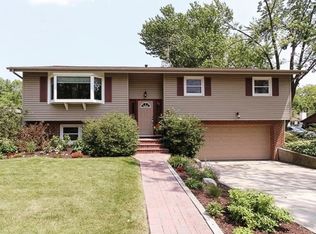 1251 Blackhawk Dr, Elgin, IL 60120