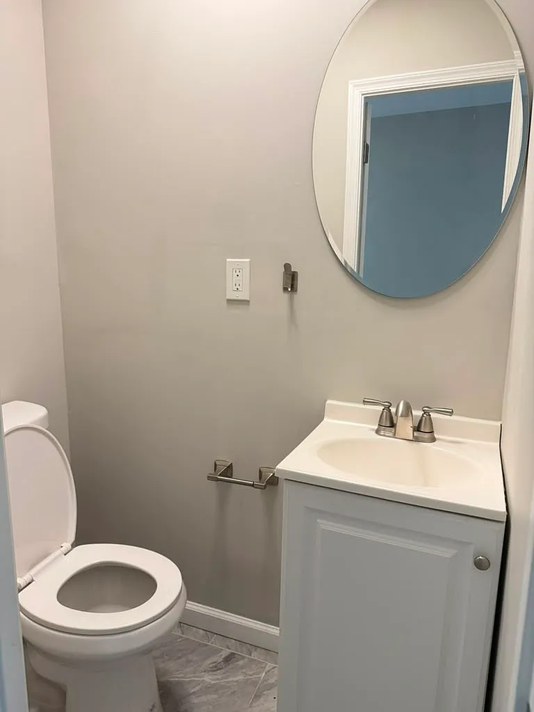 3 bed, 1000 sqft, $2,000 — Photo 2
