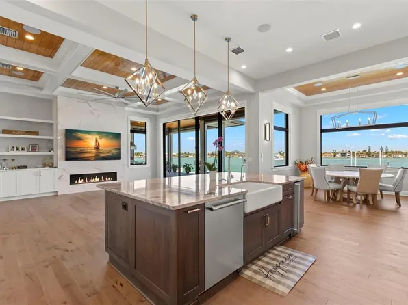 266 8th Ave N, Tierra Verde, FL 33715