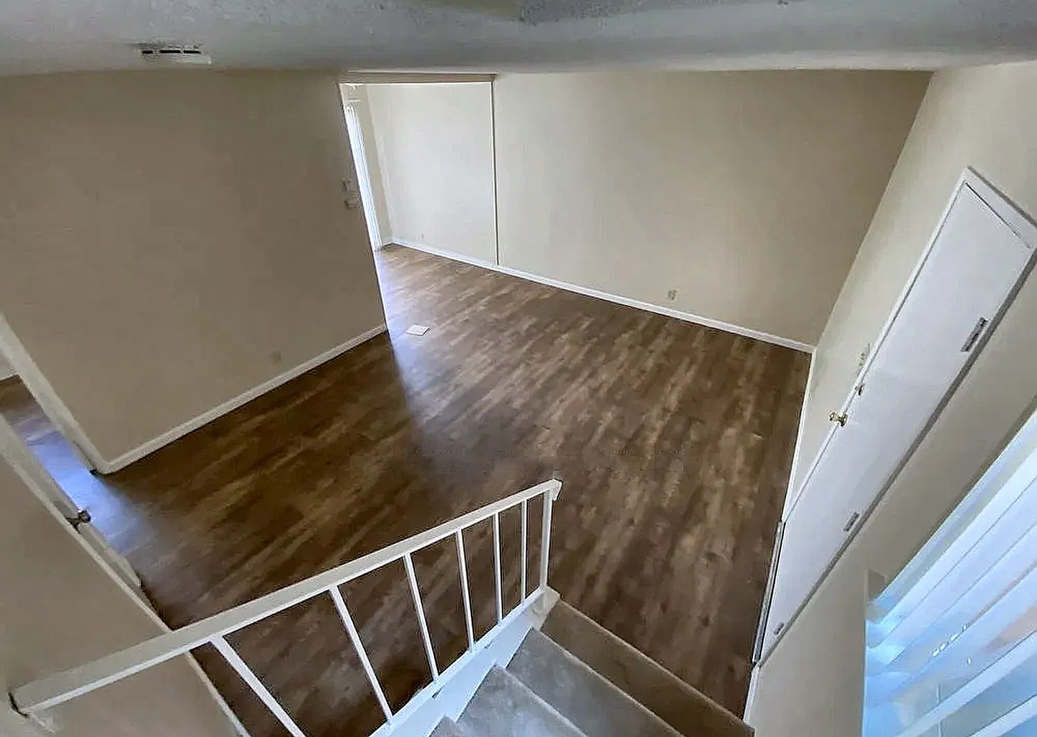 2 bed, 1.5 bath, 900 sqft, $2,995 — Photo 2