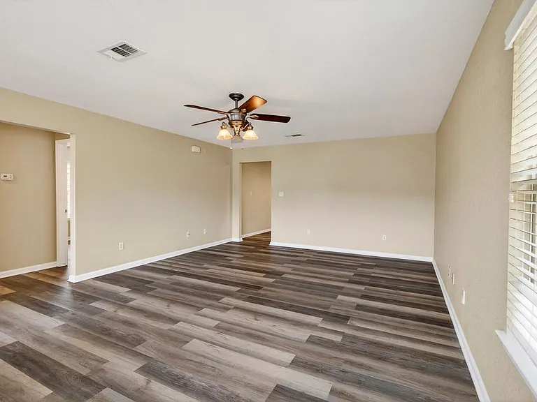 10261 English Manor Dr — Photo 7