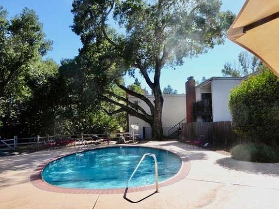 3rd image of 1411 Creekside Dr