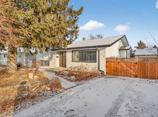 8416 W 7th St SW, Calgary, AB T2V1G7