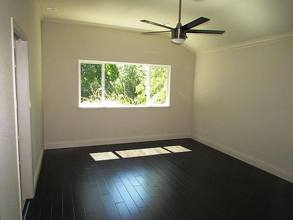5th image of 216 Kingsford Ln
