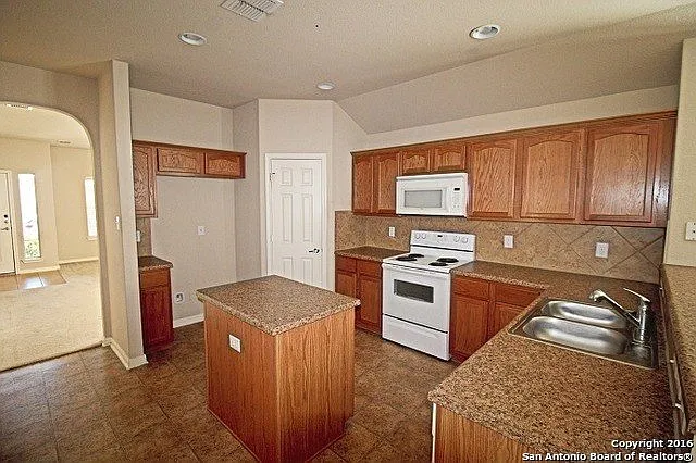 3 bed, 2.0 bath, 1656 sqft, $1,750 — Photo 4