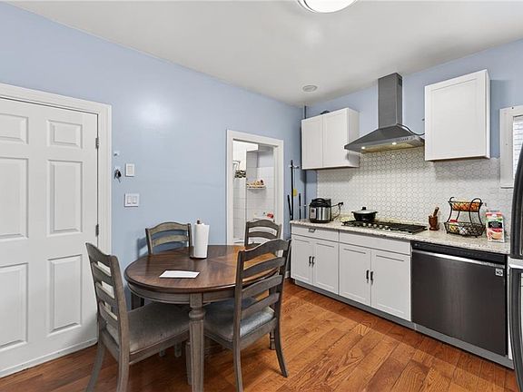 5th image of 8 Arlington Ave