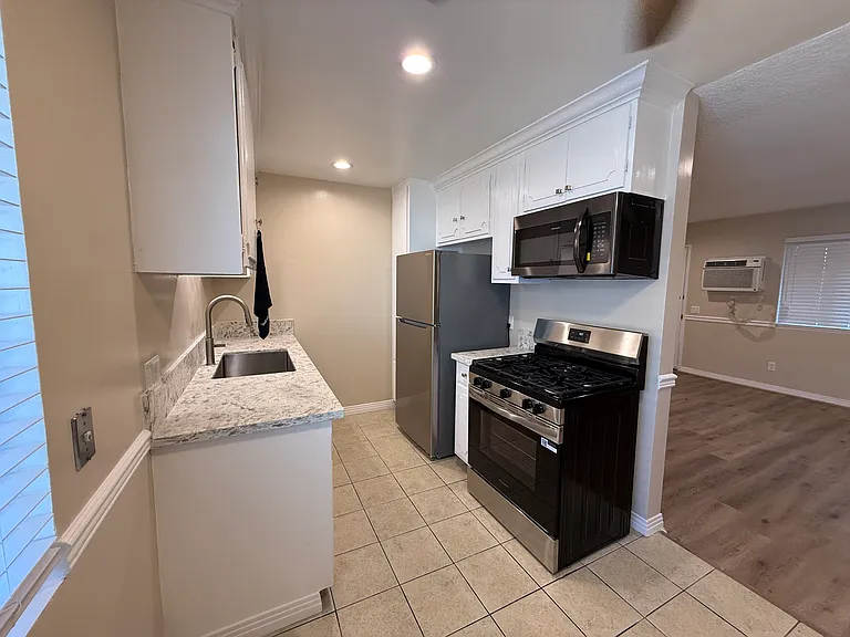 737 E Pine St #12 — Photo 7