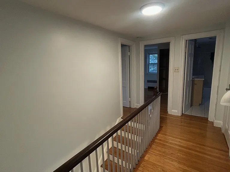 632 W Roxbury Pkwy — Photo 7