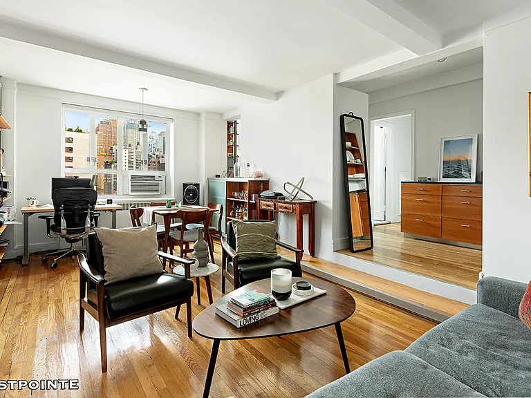 200 W 20th St #1008 — Photo 2
