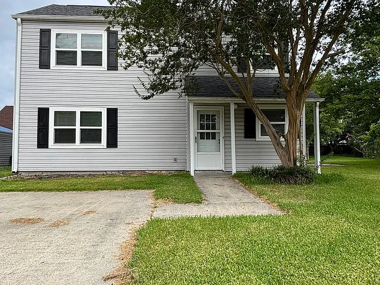 124 E Saltwood Pl — Photo 1