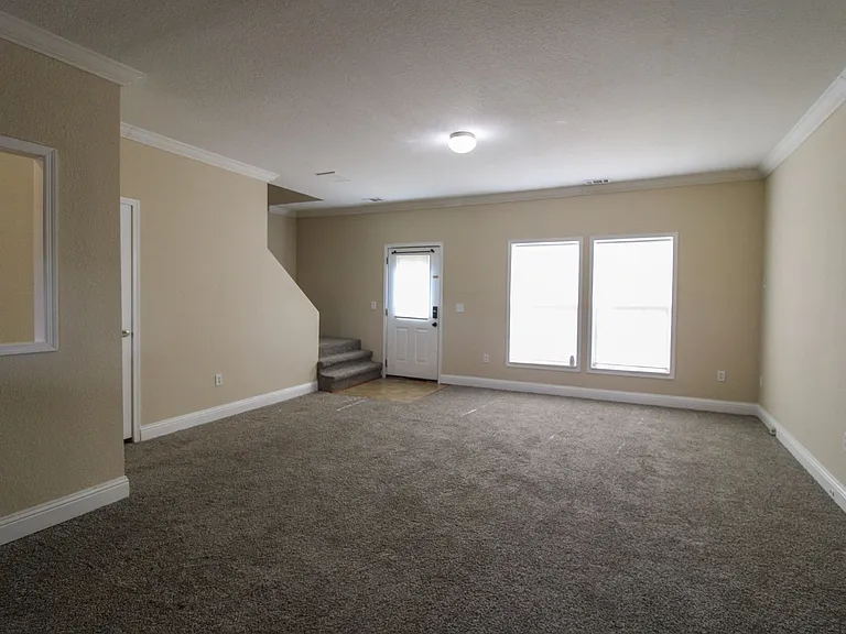 126 Meadows Ln — Photo 3