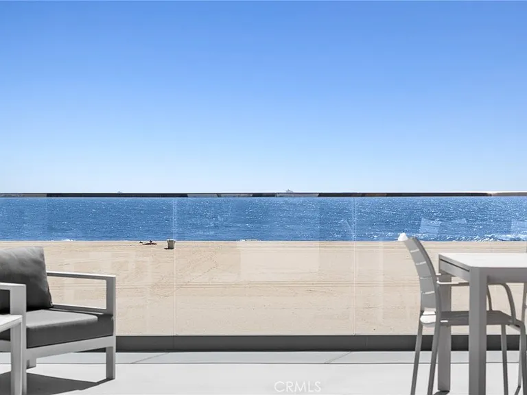 800 W Oceanfront — Photo 17