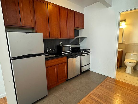 4th image of 254 E 33rd St APT 3N