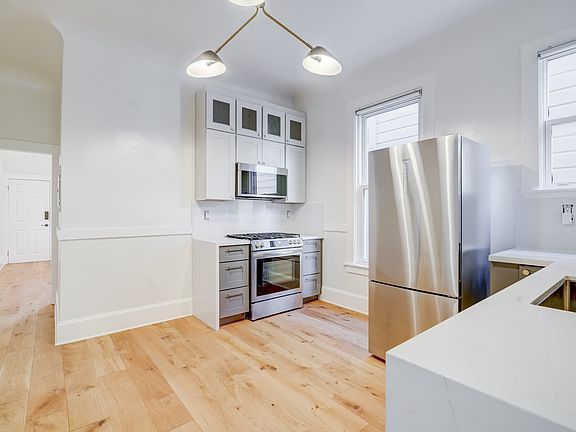 2nd image of 1106A Shotwell St #1106A