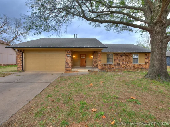 8621 S Fawnwood Ct, Broken Arrow, OK 74011