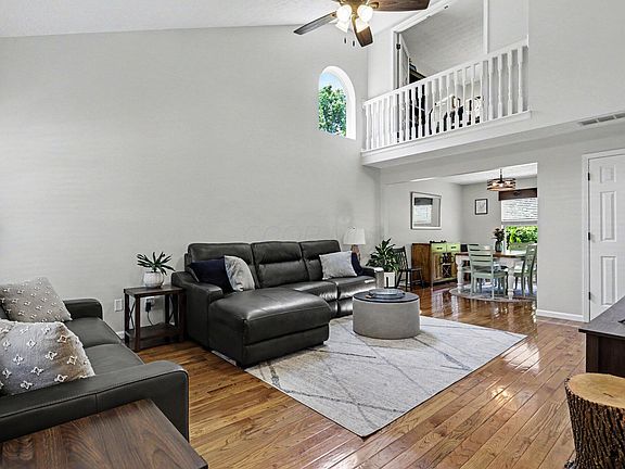 4th image of 7584 Totten Springs Dr