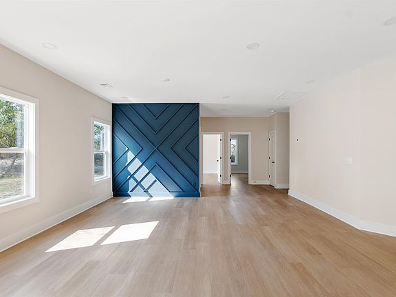 4th image of 863 Park Rd