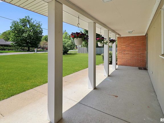 3rd image of 255 W Detweiller Dr