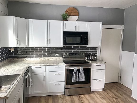 4th image of 544 Iroquois St