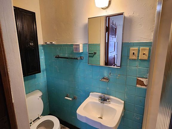 4th image of 111 Glen Ave APT 2