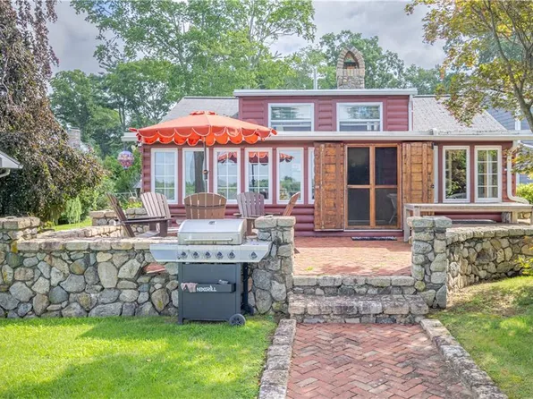 115 Mohawk St, Coventry, RI 02816