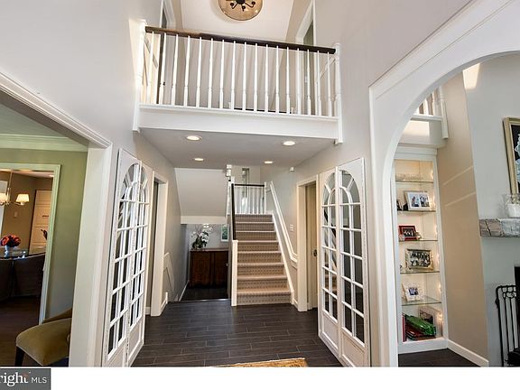 3rd image of 18 Sugar Knoll Dr