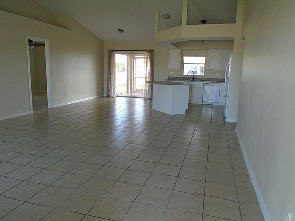 4th image of 521 NW 18th Ave