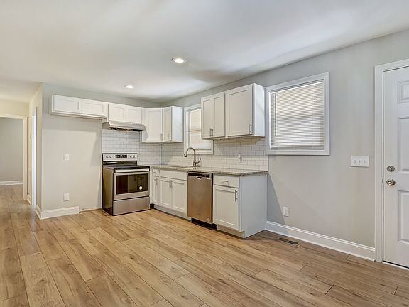 5th image of 109 Blossom Dr