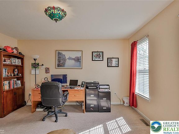 4th image of 909 Heather Ln