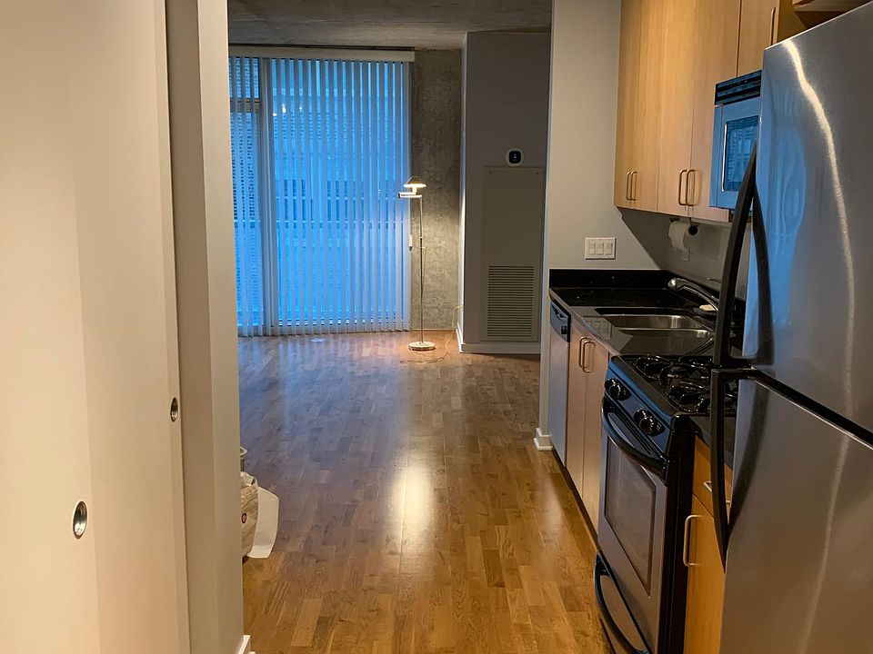 1st image of 611 S Wells St APT 1310