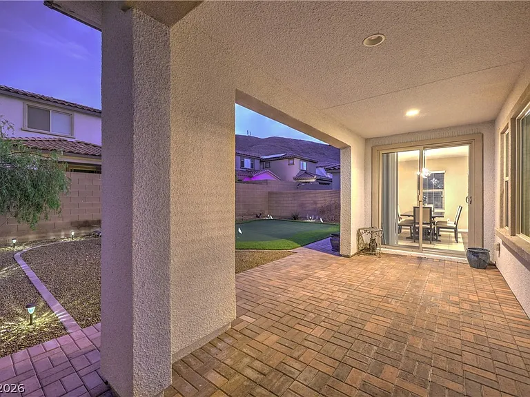 3213 Molinos Dr — Photo 25