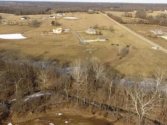 4th image of 30 Gallant Fox Dr