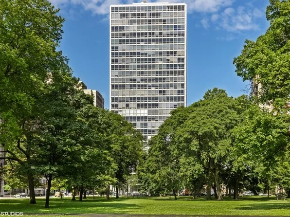 2400 N Lakeview Ave APT 1004, Chicago, IL 60614