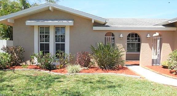 2nd image of 320 SE 17th Pl