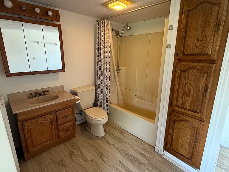 1828 Woodland Ave — Photo 4