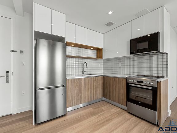 4th image of 100 Lenox Rd APT 2I