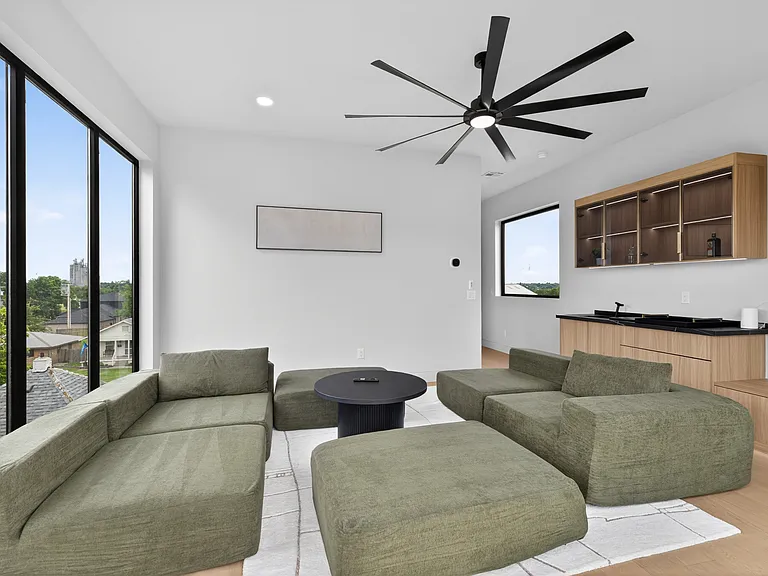 423 SW 13th St — Photo 51