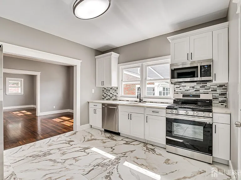 48 Johnson Pl — Photo 16